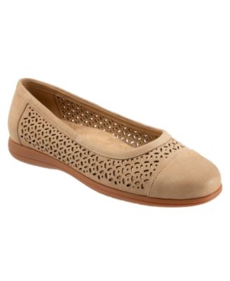 Trotters - Women's Delmara Flat Beige nubuck perf